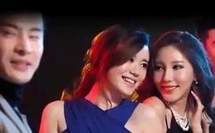 金宇彬晒与郑秀晶合影